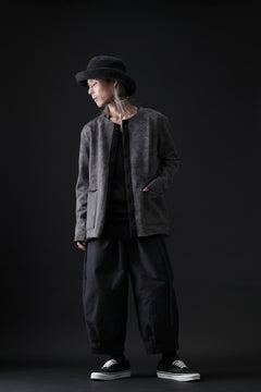 Load image into Gallery viewer, KLASICA BLACK CAT CREW NECK CARDIGAN / GRAINY PRINT BACK SIDE FLEECE (GREIGE)