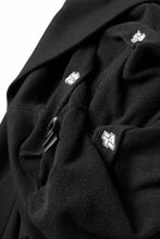 画像をギャラリービューアに読み込む, A.F ARTEFACT RANDOM TUCK EMBROIDERY SWEAT HOODIE (BLACK)