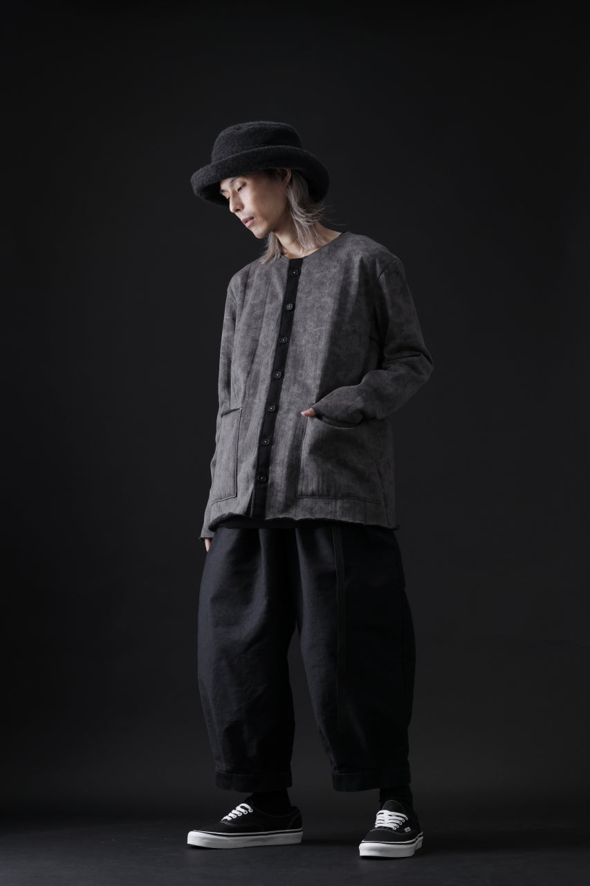Load image into Gallery viewer, KLASICA GOSSE TWO TUCKED TROUSERS / SURPHER DYED MOLE SKIN (DEEP SEA)