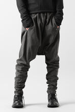 Load image into Gallery viewer, m.a+ elastic waist low crotch 2 pocket pants / P571/MJP1 (CARBON)