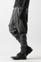 Load image into Gallery viewer, m.a+ elastic waist low crotch 2 pocket pants / P571/MJP1 (CARBON)