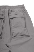 Load image into Gallery viewer, thom/krom ZIP DETAIL SHORTS / RIPSTOP STRETCH NYLON (ROCK)