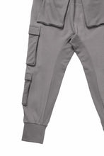 Load image into Gallery viewer, thom/krom MATMIX CARGO TROUSERS / STRUCTURED SOFT JERSEY (ROCK)