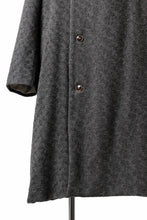 画像をギャラリービューアに読み込む, YUTA MATSUOKA wrap hooded coat / quill texture wool (dark gray)