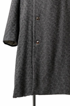 画像をギャラリービューアに読み込む, YUTA MATSUOKA wrap hooded coat / quill texture wool (dark gray)