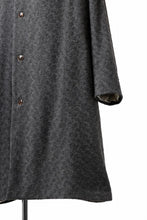 画像をギャラリービューアに読み込む, YUTA MATSUOKA wrap hooded coat / quill texture wool (dark gray)