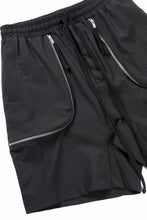 Load image into Gallery viewer, thom/krom ZIP DETAIL SHORTS / RIPSTOP STRETCH NYLON (BLACK)