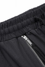 Load image into Gallery viewer, thom/krom ZIP DETAIL SHORTS / RIPSTOP STRETCH NYLON (BLACK)