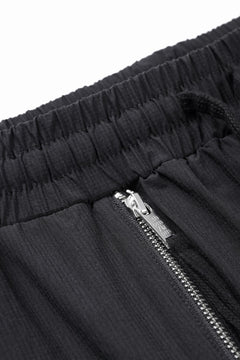 Load image into Gallery viewer, thom/krom ZIP DETAIL SHORTS / RIPSTOP STRETCH NYLON (BLACK)