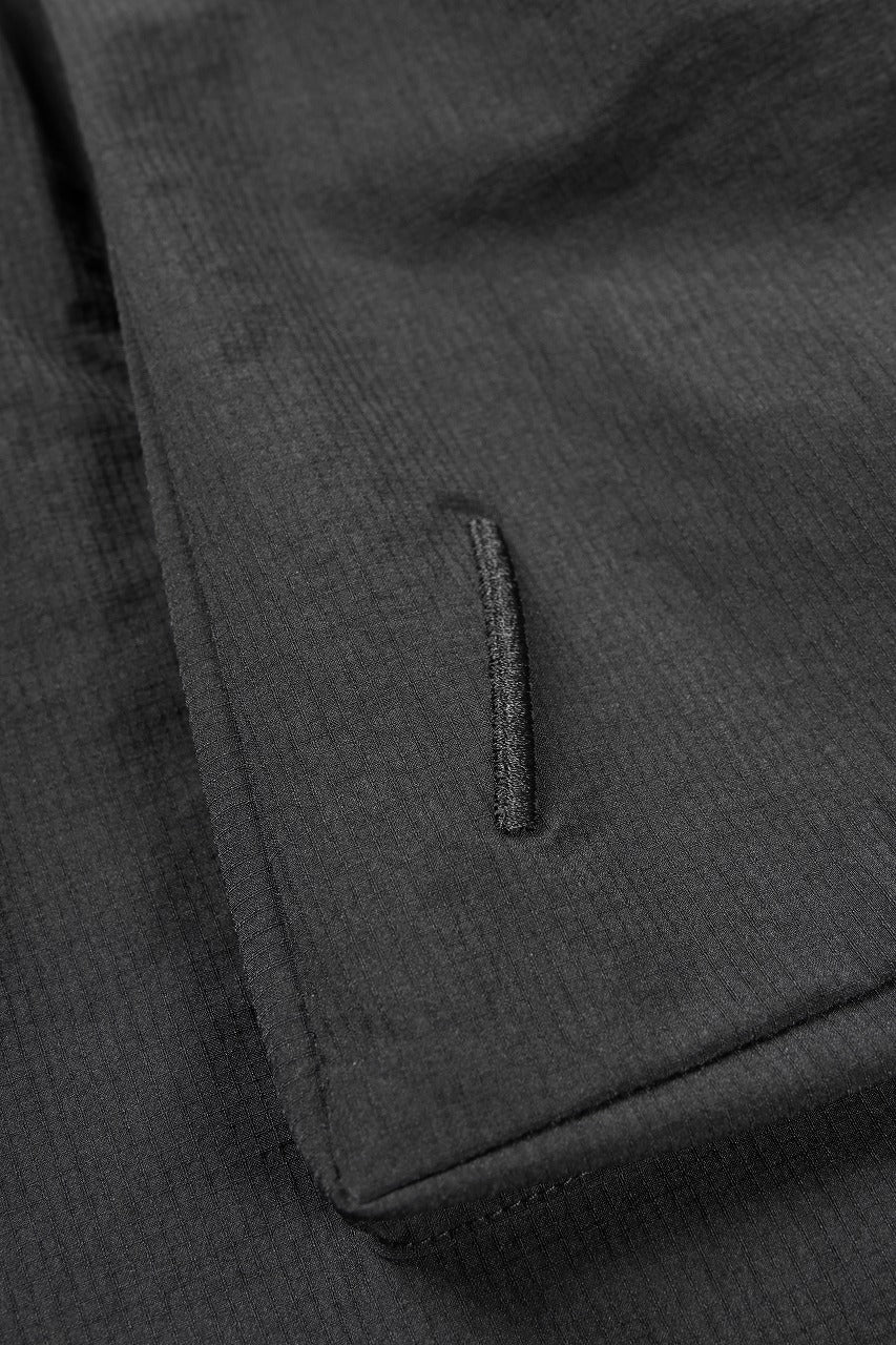 Load image into Gallery viewer, thom/krom ZIP DETAIL SHORTS / RIPSTOP STRETCH NYLON (BLACK)