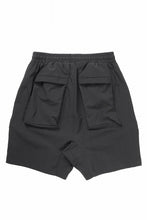 Load image into Gallery viewer, thom/krom ZIP DETAIL SHORTS / RIPSTOP STRETCH NYLON (BLACK)