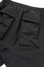 Load image into Gallery viewer, thom/krom ZIP DETAIL SHORTS / RIPSTOP STRETCH NYLON (BLACK)