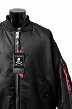 Load image into Gallery viewer, mastermind WORLD x ALPHA INDUSTRIES RIVERSIBLE MA-1 JACKET (BLACK)
