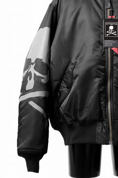 Load image into Gallery viewer, mastermind WORLD x ALPHA INDUSTRIES RIVERSIBLE MA-1 JACKET (BLACK)