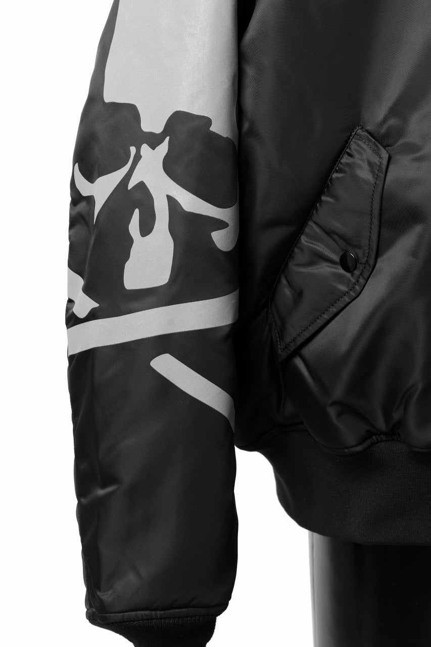 Load image into Gallery viewer, mastermind WORLD x ALPHA INDUSTRIES RIVERSIBLE MA-1 JACKET (BLACK)