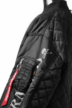 Load image into Gallery viewer, mastermind WORLD x ALPHA INDUSTRIES RIVERSIBLE MA-1 JACKET (BLACK)