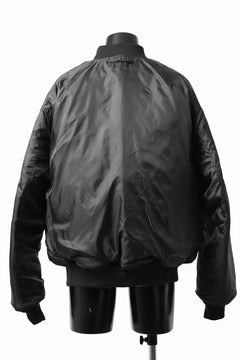 Load image into Gallery viewer, mastermind WORLD x ALPHA INDUSTRIES RIVERSIBLE MA-1 JACKET (BLACK)