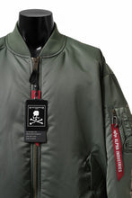 Load image into Gallery viewer, mastermind WORLD x ALPHA INDUSTRIES RIVERSIBLE MA-1 JACKET (OLIVE)
