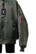 Load image into Gallery viewer, mastermind WORLD x ALPHA INDUSTRIES RIVERSIBLE MA-1 JACKET (OLIVE)