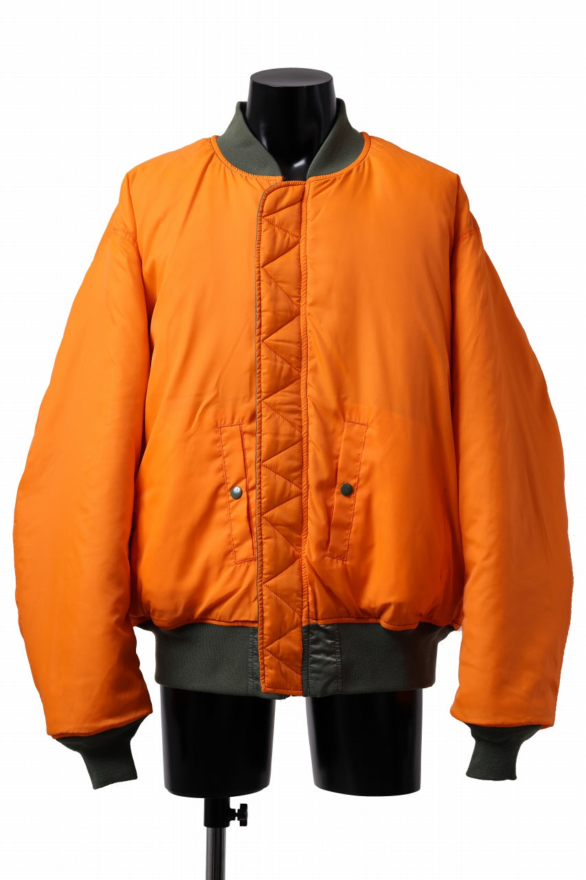 Load image into Gallery viewer, mastermind WORLD x ALPHA INDUSTRIES RIVERSIBLE MA-1 JACKET (OLIVE)