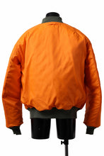 Load image into Gallery viewer, mastermind WORLD x ALPHA INDUSTRIES RIVERSIBLE MA-1 JACKET (OLIVE)