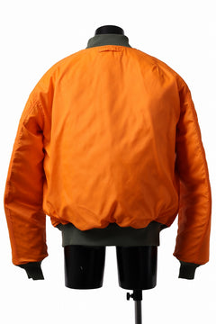 Load image into Gallery viewer, mastermind WORLD x ALPHA INDUSTRIES RIVERSIBLE MA-1 JACKET (OLIVE)