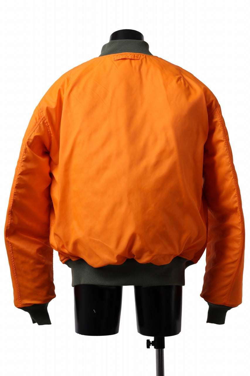 Load image into Gallery viewer, mastermind WORLD x ALPHA INDUSTRIES RIVERSIBLE MA-1 JACKET (OLIVE)