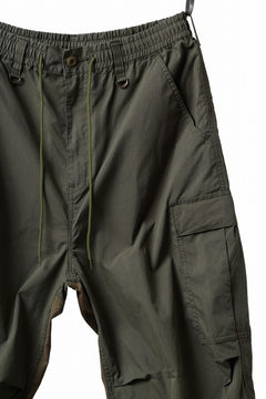 Load image into Gallery viewer, mastermind WORLD x ALPHA INDUSTRIES CARGO PANTS (OLIVE)