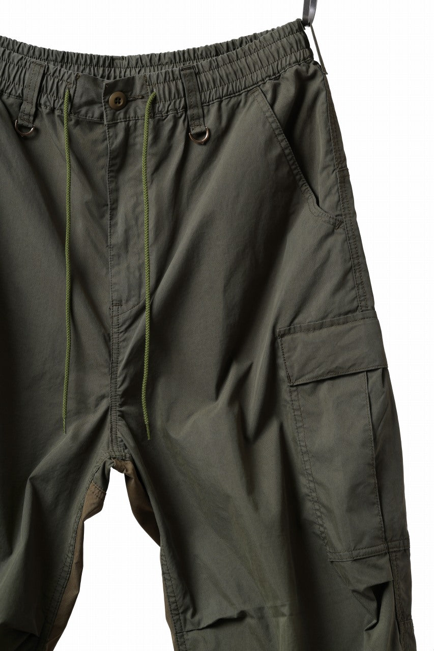 Load image into Gallery viewer, mastermind WORLD x ALPHA INDUSTRIES CARGO PANTS (OLIVE)