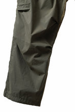 Load image into Gallery viewer, mastermind WORLD x ALPHA INDUSTRIES CARGO PANTS (OLIVE)