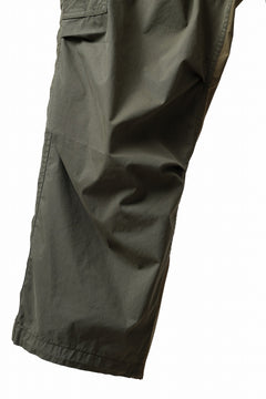 Load image into Gallery viewer, mastermind WORLD x ALPHA INDUSTRIES CARGO PANTS (OLIVE)