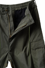 Load image into Gallery viewer, mastermind WORLD x ALPHA INDUSTRIES CARGO PANTS (OLIVE)
