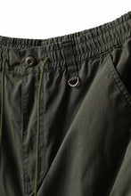 Load image into Gallery viewer, mastermind WORLD x ALPHA INDUSTRIES CARGO PANTS (OLIVE)