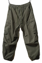 Load image into Gallery viewer, mastermind WORLD x ALPHA INDUSTRIES CARGO PANTS (OLIVE)