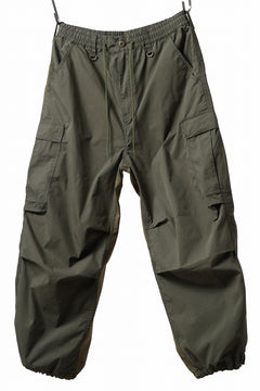 Load image into Gallery viewer, mastermind WORLD x ALPHA INDUSTRIES CARGO PANTS (OLIVE)