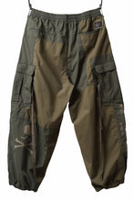 Load image into Gallery viewer, mastermind WORLD x ALPHA INDUSTRIES CARGO PANTS (OLIVE)