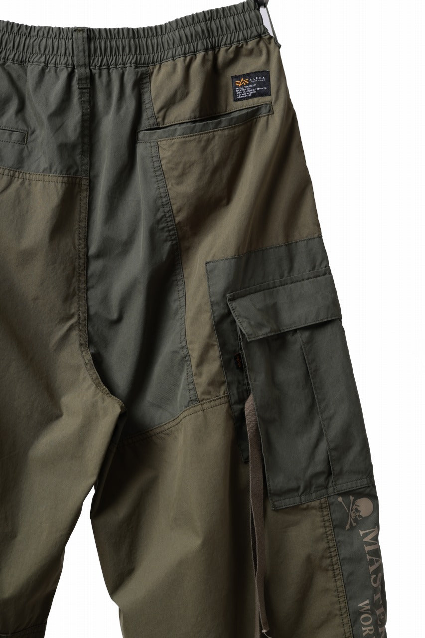Load image into Gallery viewer, mastermind WORLD x ALPHA INDUSTRIES CARGO PANTS (OLIVE)