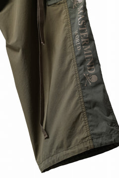 Load image into Gallery viewer, mastermind WORLD x ALPHA INDUSTRIES CARGO PANTS (OLIVE)