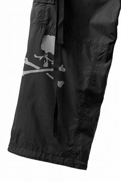 Load image into Gallery viewer, mastermind WORLD x ALPHA INDUSTRIES CARGO PANTS (BLACK)