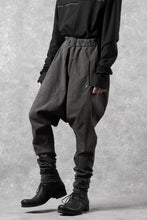 Load image into Gallery viewer, m.a+ elastic waist low crotch 2 pocket pants / P571/MJP1 (CARBON)