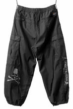 Load image into Gallery viewer, mastermind WORLD x ALPHA INDUSTRIES CARGO PANTS (BLACK)