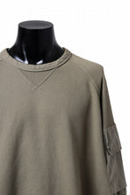 Load image into Gallery viewer, Ten c MULTI POCKET SNAP CREW SWEAT / GARMENT DYED (ASH GRAY)