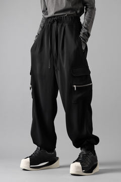 画像をギャラリービューアに読み込む, thom/krom RELAXED FIT CARGO TROUSERS / ELASTIC VISCOSE (BLACK)