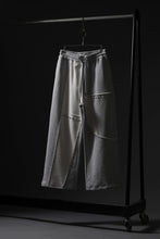 画像をギャラリービューアに読み込む, Feng Chen Wang PANELLED STRAIGHT SWEATPANTS (GREY)