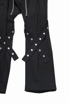 画像をギャラリービューアに読み込む, A.F ARTEFACT CROSS BELTED-LEG PANTS / COTTON LINEN TWILL (BLACK)