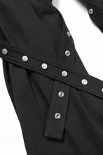 画像をギャラリービューアに読み込む, A.F ARTEFACT CROSS BELTED-LEG PANTS / COTTON LINEN TWILL (BLACK)