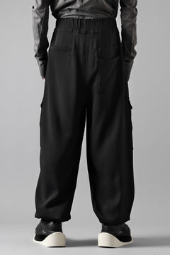 画像をギャラリービューアに読み込む, thom/krom RELAXED FIT CARGO TROUSERS / ELASTIC VISCOSE (BLACK)