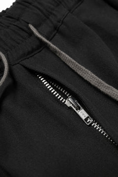 画像をギャラリービューアに読み込む, A.F ARTEFACT CROSS BELTED-LEG PANTS / COTTON LINEN TWILL (BLACK)