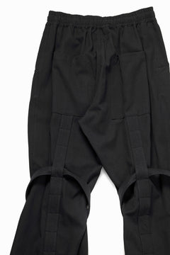 画像をギャラリービューアに読み込む, A.F ARTEFACT CROSS BELTED-LEG PANTS / COTTON LINEN TWILL (BLACK)
