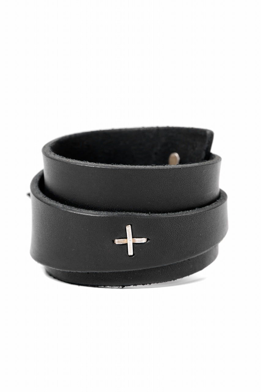Load image into Gallery viewer, m.a+ croissant wrist band #2 / A-F0K3/GR3,0 (BLACK)